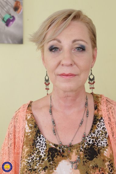 Unshaved housewife playing with her pussy