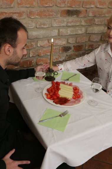 This dinner date goes straight for the dessert