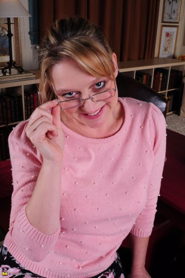 Horny American housewife playing with herself