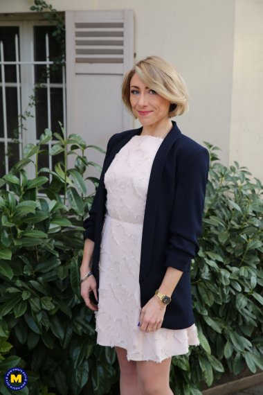 Horny French mature slut fucked up the ass