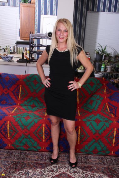 American housewife playing with her toy