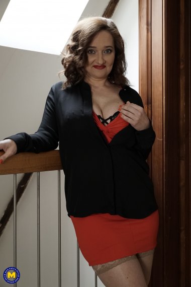 Big breasted MILF playing with her pussy in the hallway