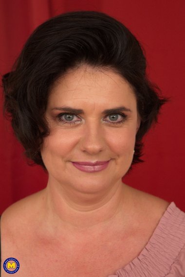 This curvy cougar loves to fool around with her toy boy