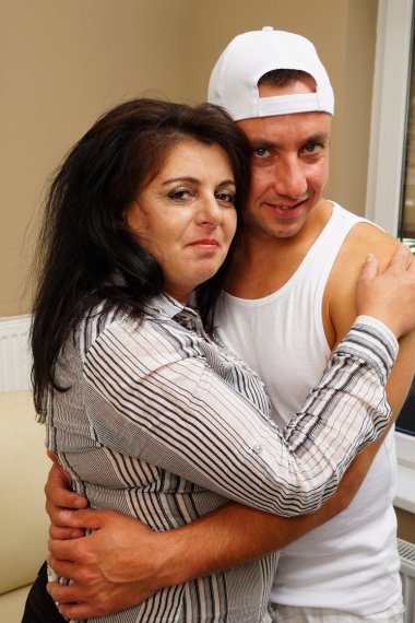 This curvy mom loves to fuck her lover on the couch