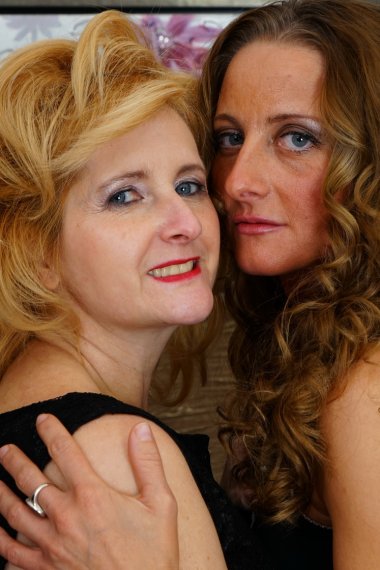 These naughty housewives love to have great lesbian sex