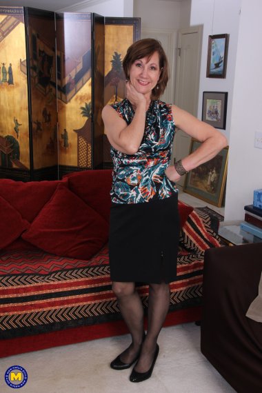 Horny American mature Demi loves playing with herself