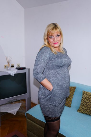 Mature Layla lets us take a peek in her very naughty personal life