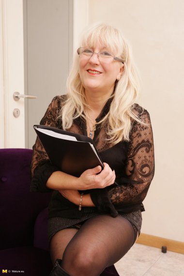 Naughty mature slut having sex all by herself