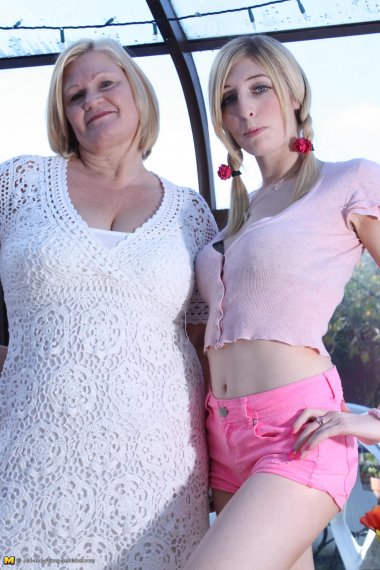 Old and young lesbians make out and have fun